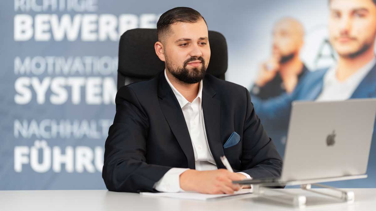 Viktor Enchev ist Vertriebsexperte bei der EMR Unternehmensberatung GmbH